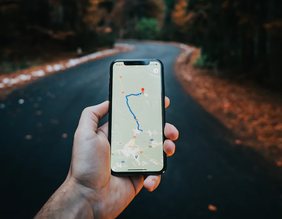 Cliente procurando empresa no Google Maps pelo celular